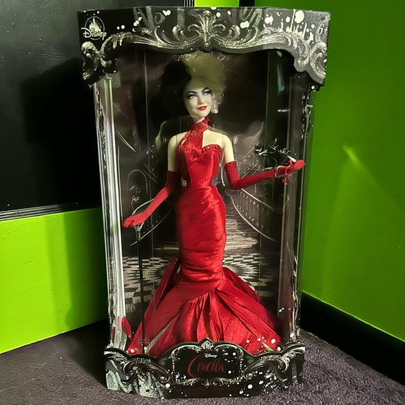 LE Disney Cruella De Vil 18 Doll in Red Gown